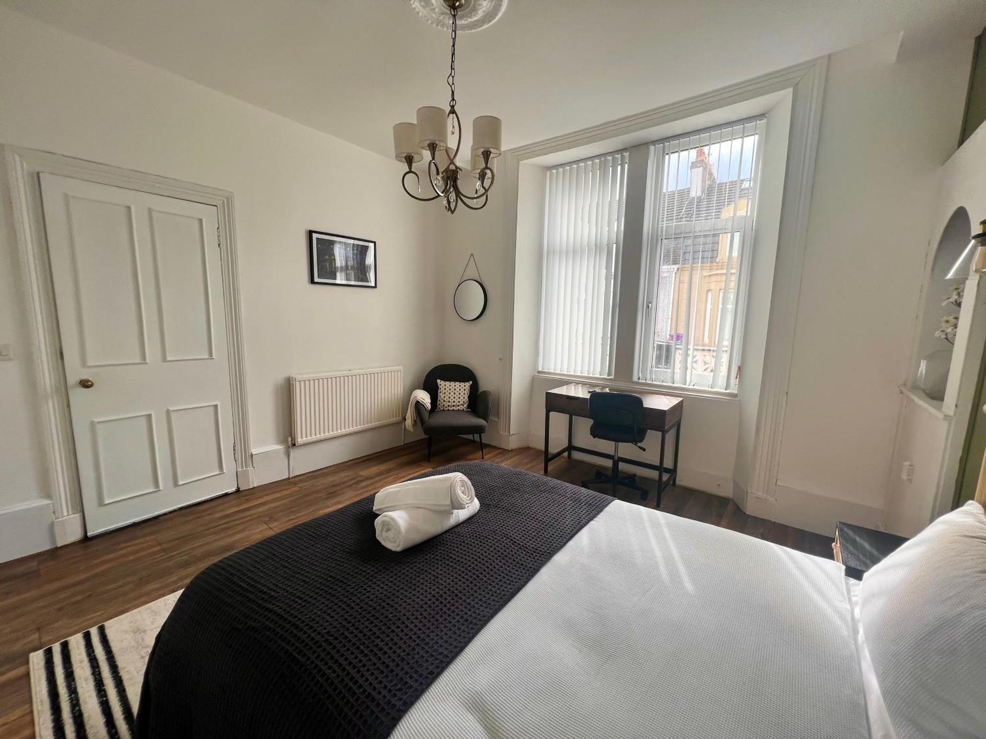 Spacious 3 Bedroom Home In Glasgow - Free Parking Ngoại thất bức ảnh