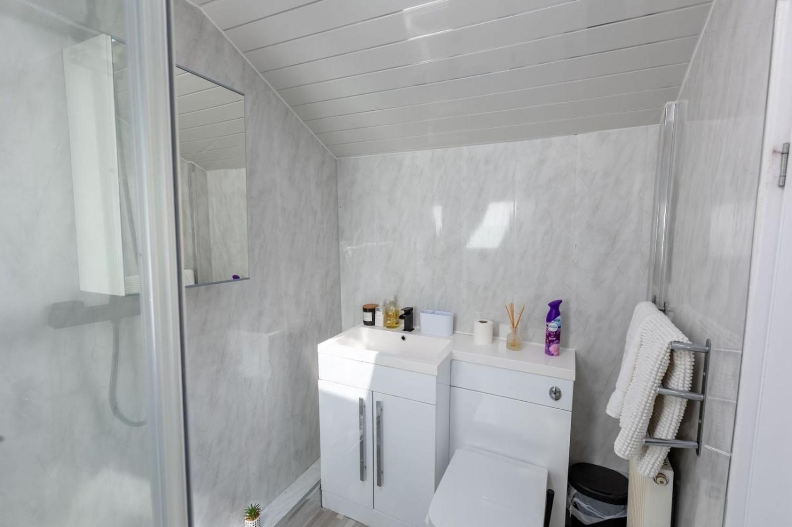 Spacious 3 Bedroom Home In Glasgow - Free Parking Ngoại thất bức ảnh