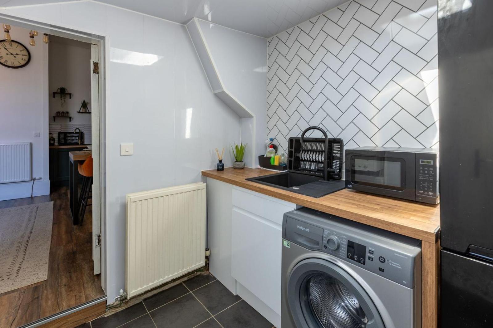 Spacious 3 Bedroom Home In Glasgow - Free Parking Ngoại thất bức ảnh